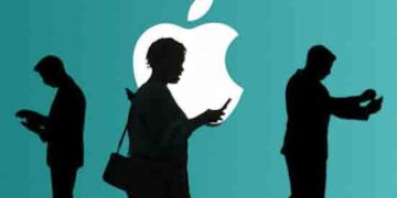 Apple battles $2-bn case in UK