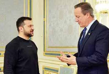 Cameron visits Ukraine