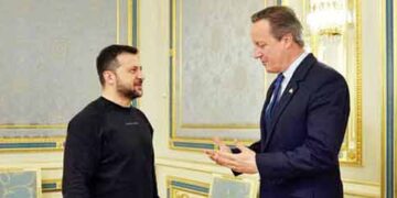 Cameron visits Ukraine