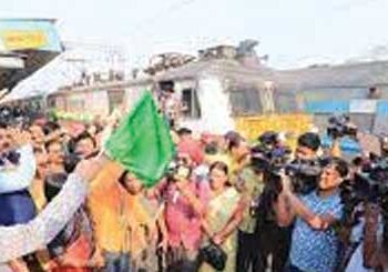 Pradhan flags off Aastha Special train