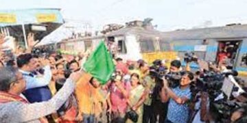 Pradhan flags off Aastha Special train